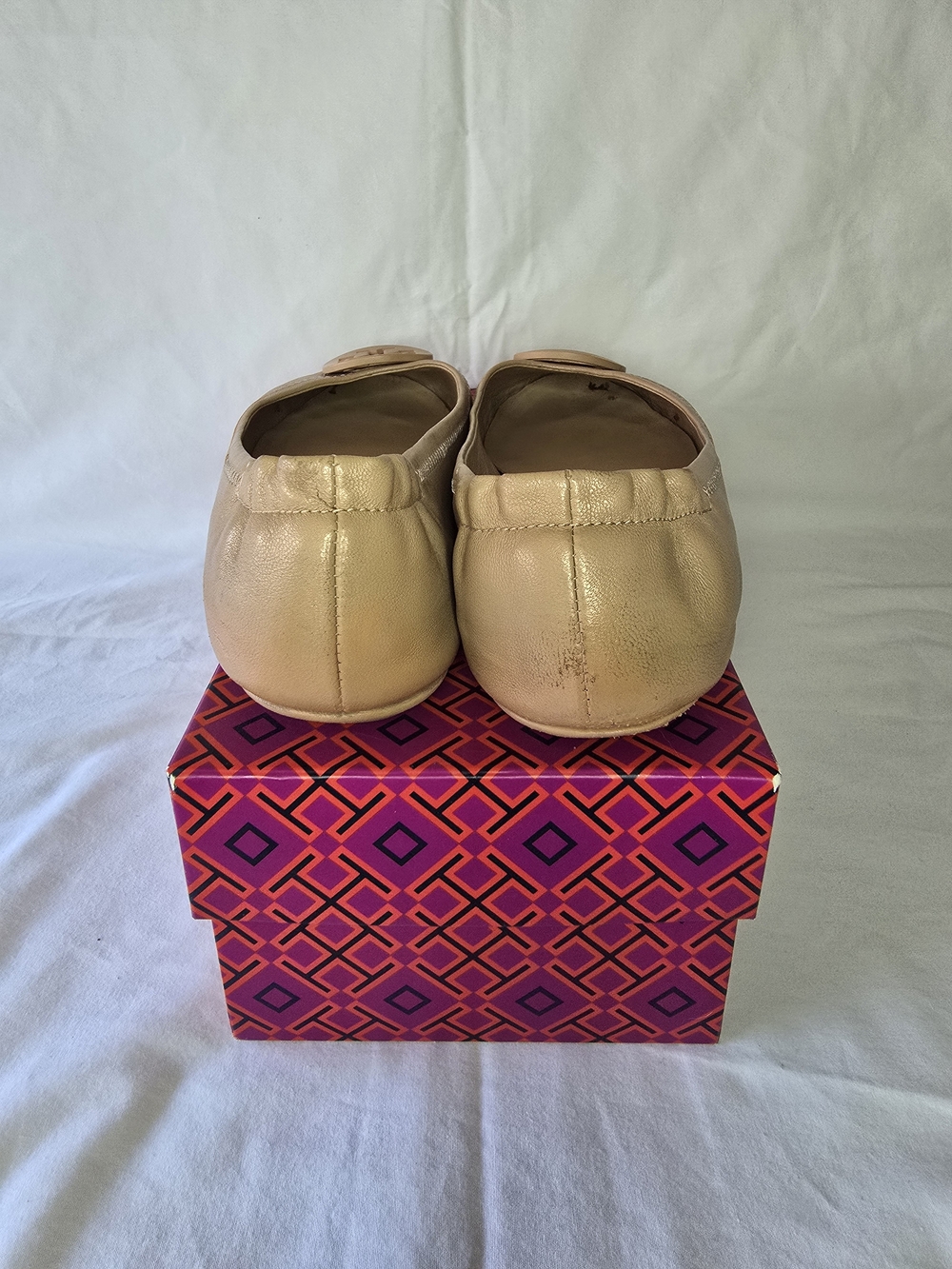 Tory Burch 8.5 Light Oak Logo Round-Toe Ballet Flats - Picture 5 of 10
